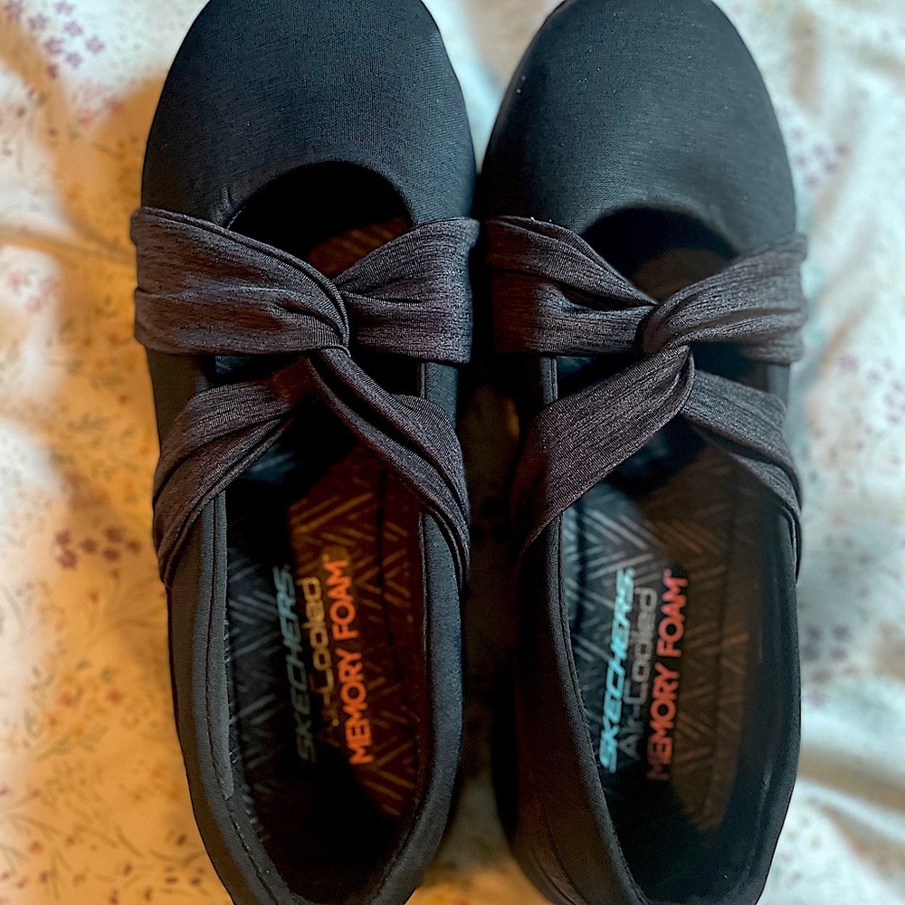 Women’s Skechers slip ons